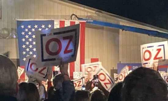 Oz, Fetterman Urge Voters to Turn Out in Key US Senate Race