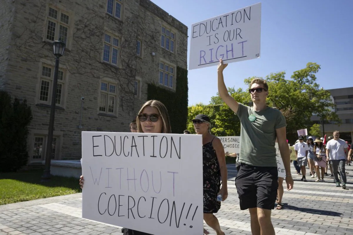 A group of Western University students hold a protest against the school's COVID-19 mandates on Aug. 27, 2022. (The Canadian Press/Nicole Osborne)
