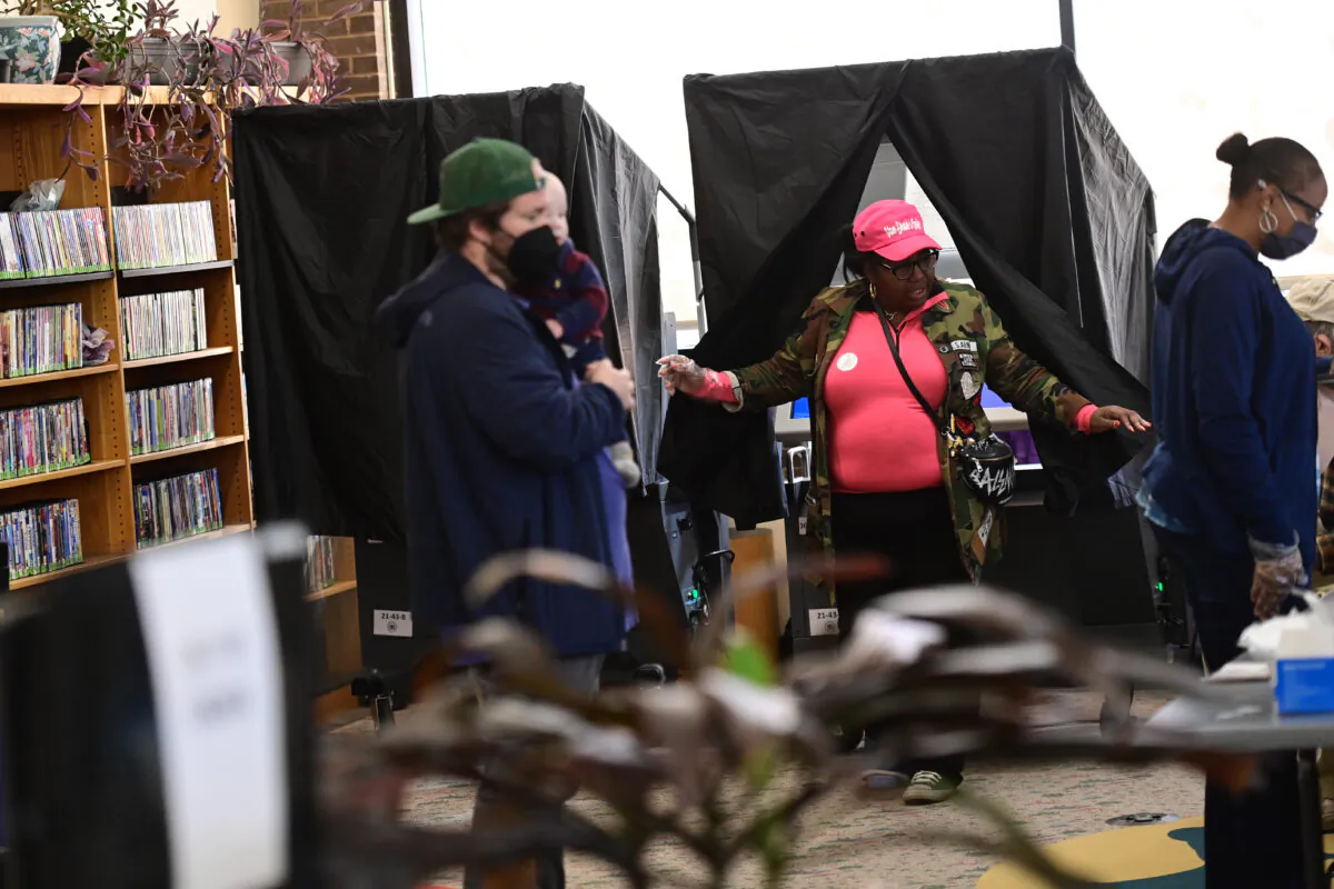 People vote in Philadelphia, Pa., on Nov. 8, 2022. (Mark Makela/Getty Images)