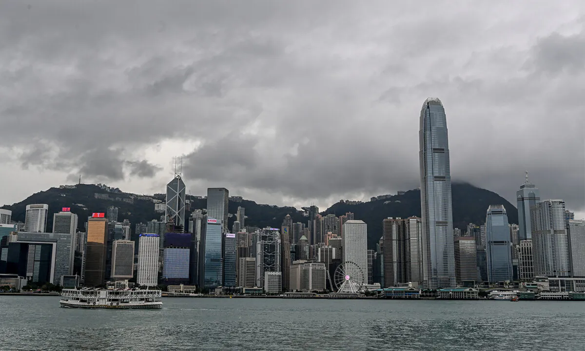 The Hong Kong Monetary Authority (HKMA) announced on Nov. 7, 2022, that Hong Kong’s official foreign exchange reserve assets at the end of October 2022 were US$417.2 billion. Since the beginning of this year, Hong Kong's total foreign exchange reserve assets have decreased by US$79.7 billion, a drop of 16 percent. (Sung Pi-lung/The Epoch Times)