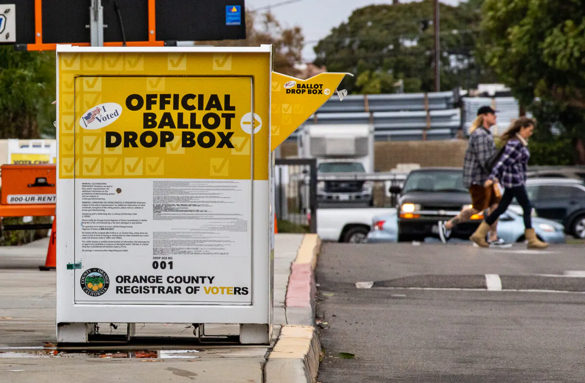 Residents of Orange County drop off voting ballots at the Orange County Registrar of Voters offices in Santa Ana, Calif., on Nov. 8, 2022. (John Fredricks/The Epoch Times)