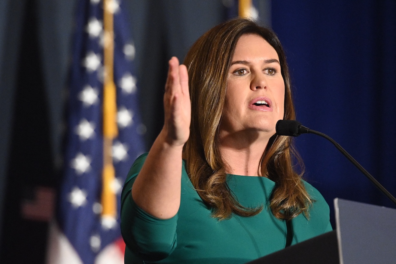 Arkansas Gov. Sarah Huckabee Sanders Signs Executive Order Banning the Word 'Latinx' From Government Documents - Vimarsana News