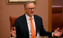 Aussie PM and Chinese Premier Meet in Cambodia