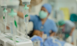 Common Antibiotic Effective in Helping COVID-19 Patients Avoid ICU: Study