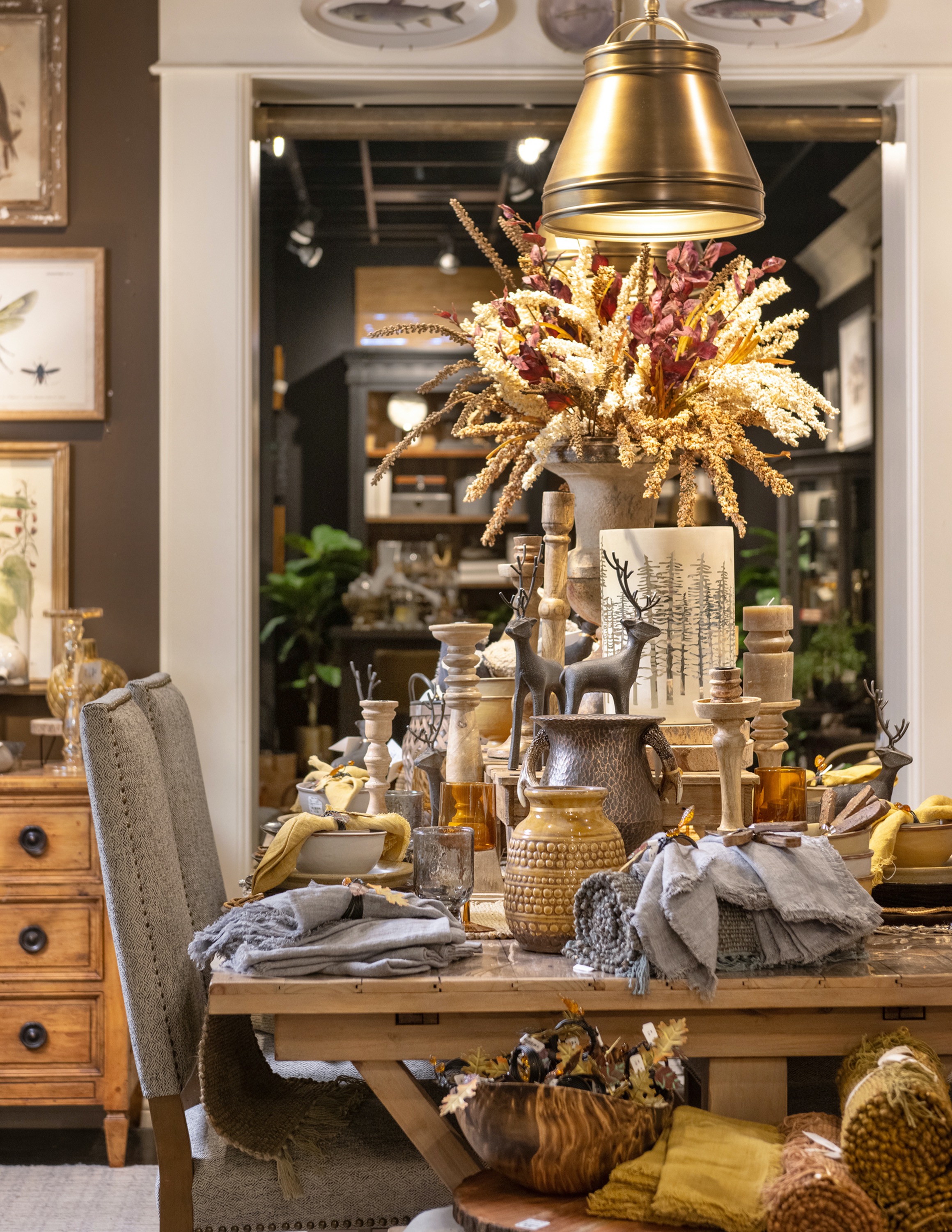 This tabletop celebrates the rich golden hues of the fall season.