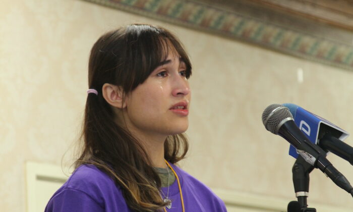 Chloe Cole tearfully shares her detransition journey in Anaheim, Calif., on Oct. 8, 2022. (Brad Jones/The Epoch Times)