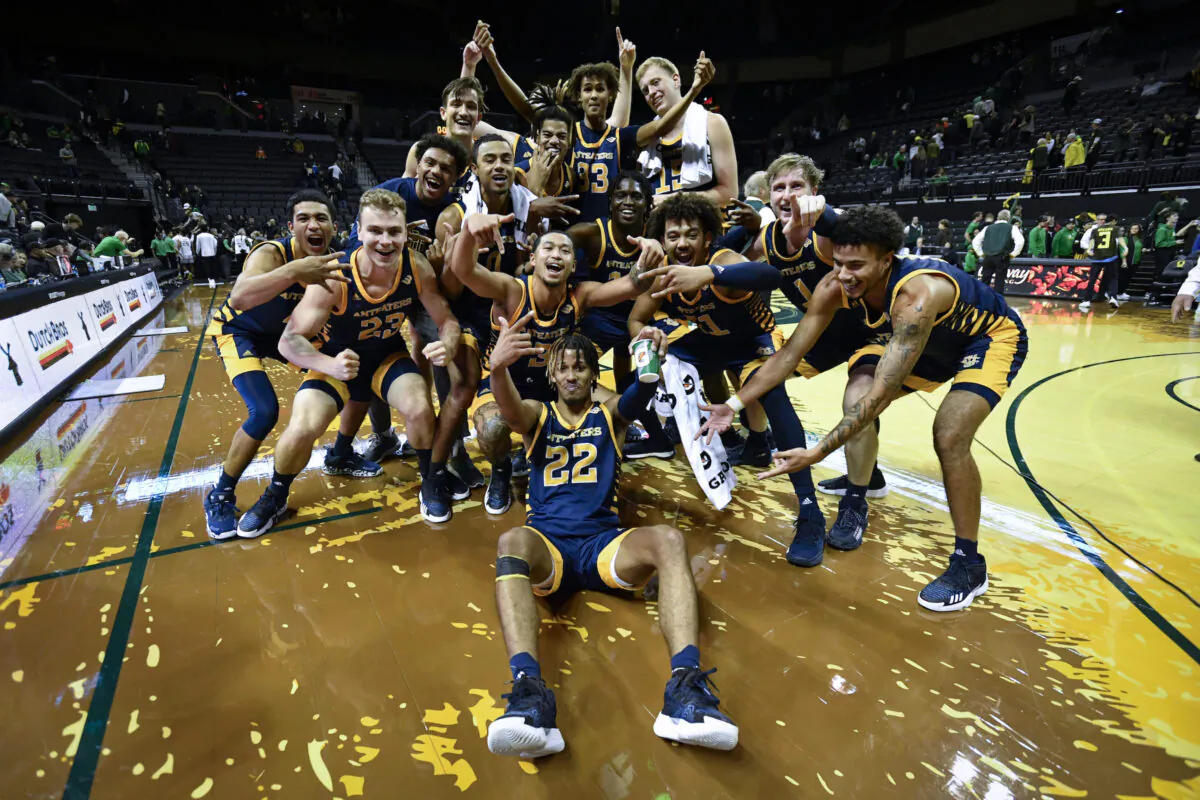 UC Irvine players celebrate after defeating No. 21 Oregon 69-56 in an NCAA college basketball game in Eugene, Ore., on Nov. 11, 2022. (Andy Nelson/AP Photo)