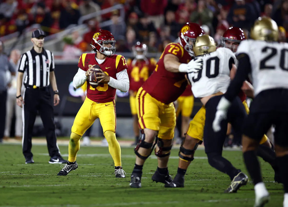 Caleb Williams (13) of the USC Trojans throws against the Colorado Buffaloes in the first half at United Airlines Field at the Los Angeles Memorial Coliseum in Los Angeles, on Nov. 11, 2022. (Ronald Martinez/Getty Images)