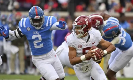 Young’s 3 Touchdown Passes Lift No. 10 Alabama Past No. 11 Ole Miss