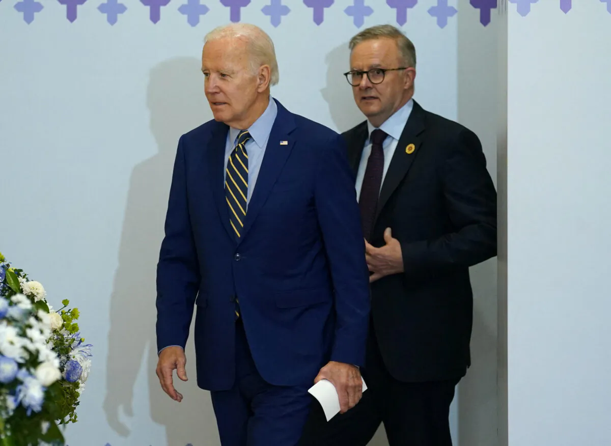 President Joe Biden and Australian Prime Minister Anthony Albanese (R) walk into their pull-aside meeting during the East Asia summit in Phnom Penh, Cambodia, on Nov. 13, 2022. (Kevin Lamarque/Reuters)