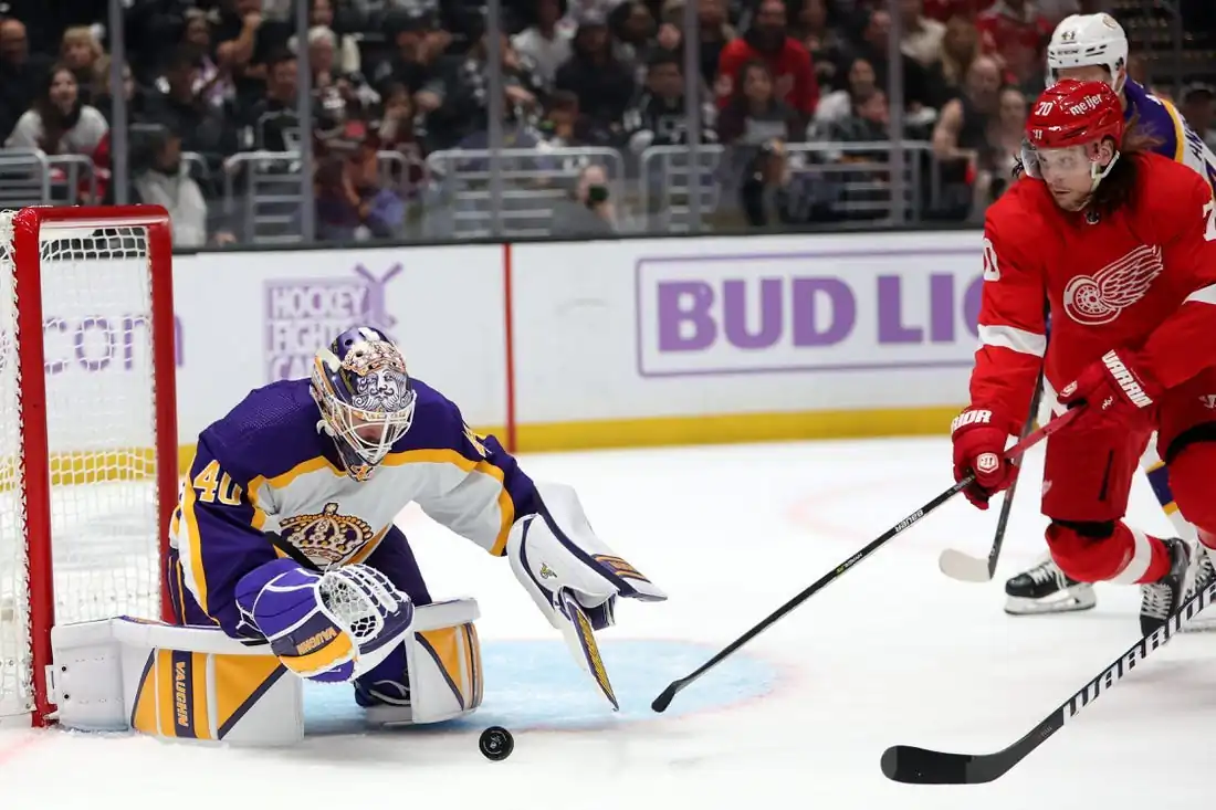Los Angeles Kings goaltender Cal Petersen (40) and Detroit Red Wings center Oskar Sundqvist (70) battles for the puck during the first period against the Detroit Red Wings at Crypto.com Arena, in Los Angeles, on Nov. 12, 2020. (Kiyoshi Mio-USA TODAY Sports via Field Level Media)