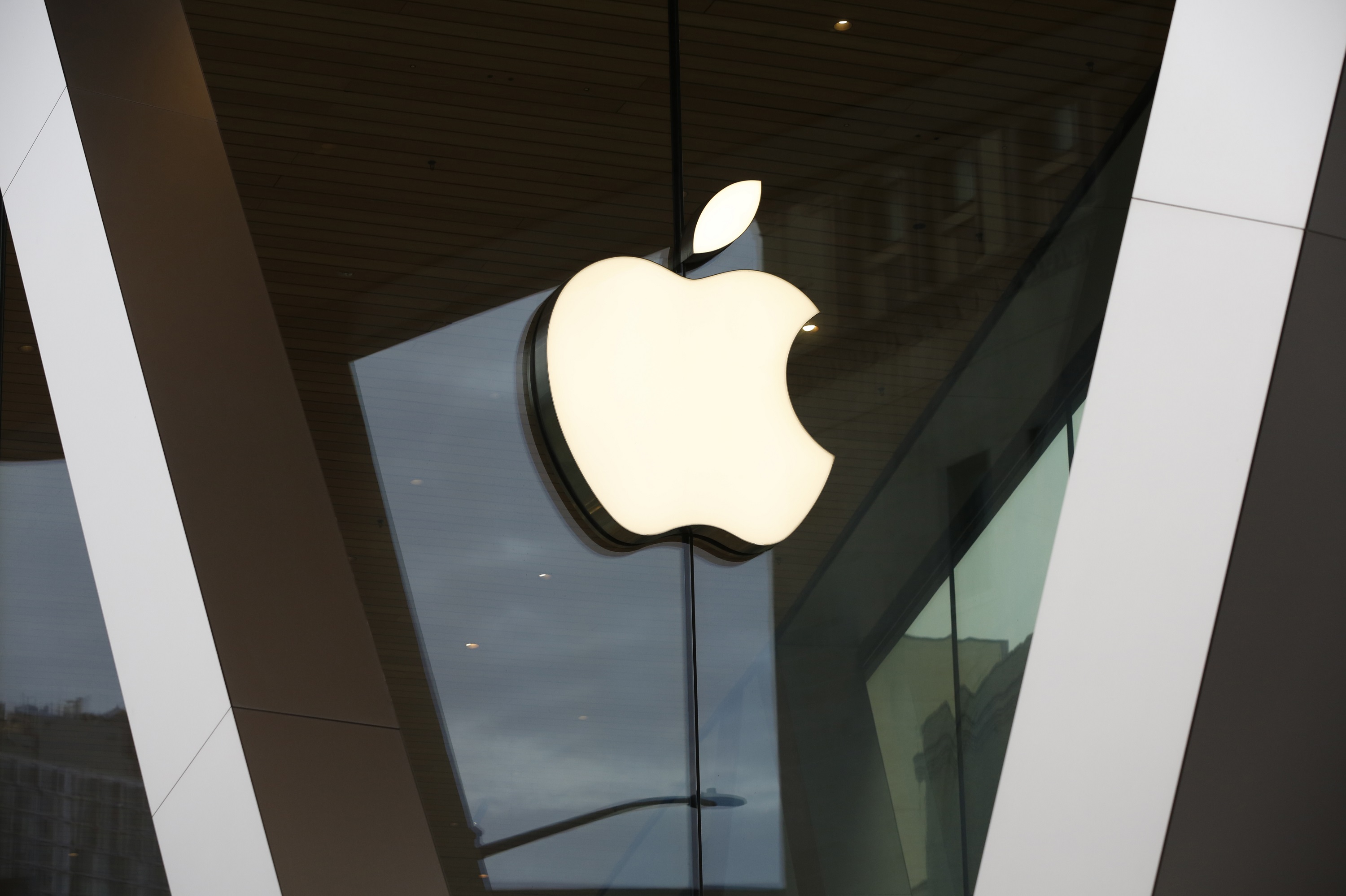 Apple Adjusts Global Supply Chain, Shifting Production from China to India - Vimarsana News