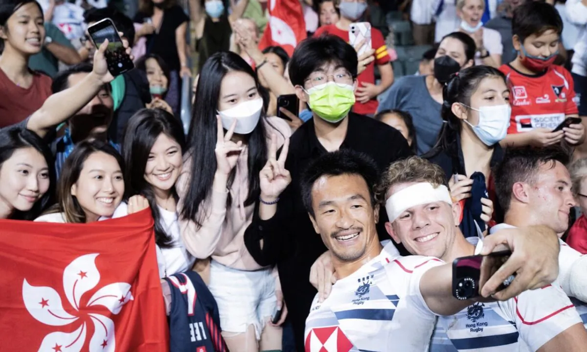 Hong Kong Sevens players take a group photo with fans after one of their games at the Hong Kong Sevens held in Hong Kong on Nov. 5, 2022. (Benson Lau/The Epoch Times)