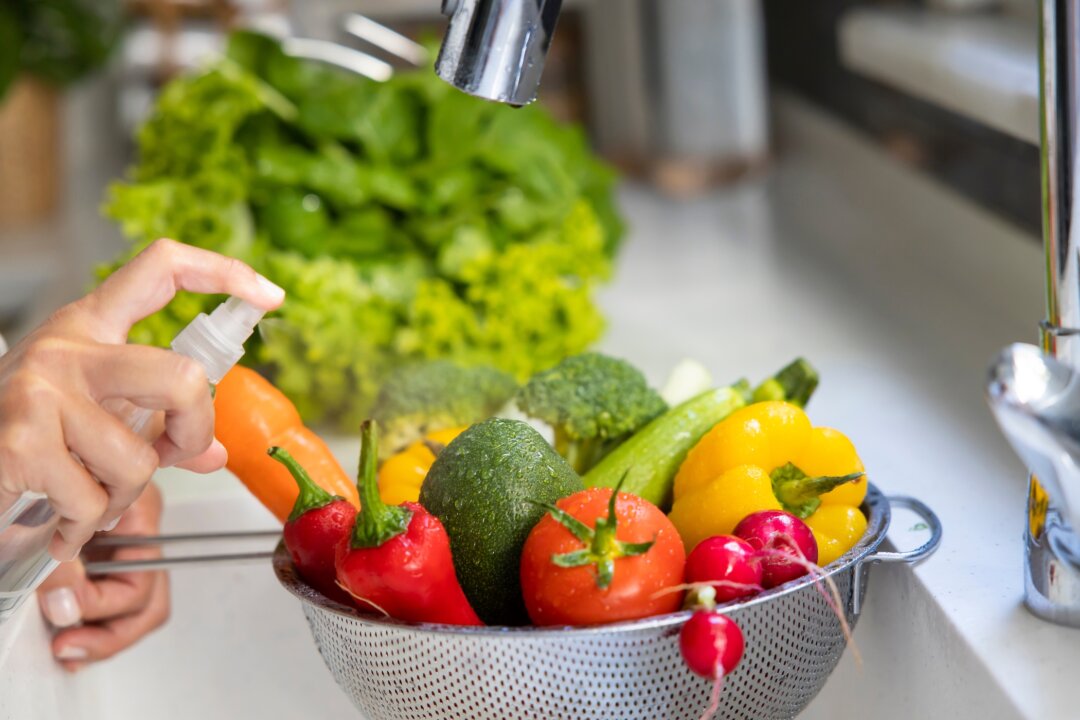 Effective cleaning against bacteria is spraying some vinegar on vegetables (Ahmet Misirligul/Shutterstock)