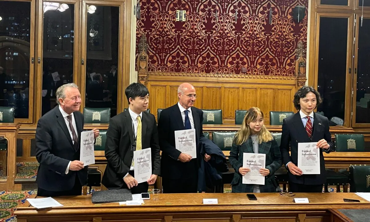 (L-R) Lord David Alton of Liverpool, former Hong Kong  pro-democracy District Councillor Timothy Hin-Long Lee, international human rights campaigner and Head of Global Magnitsky Justice campaign Bill Browder, and pro-democracy activists Venus and Francis at a Stand With Hong Kong report launch in Parliament in Westminster, London, on Nov. 14, 2022. (V/The Epoch Times)
