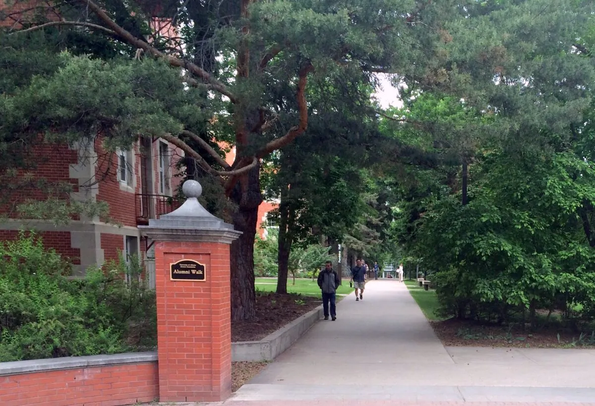 Students walk on campus at the University of Alberta in Edmonton, in a file photo. (Omid Ghoreishi/The Epoch Times)