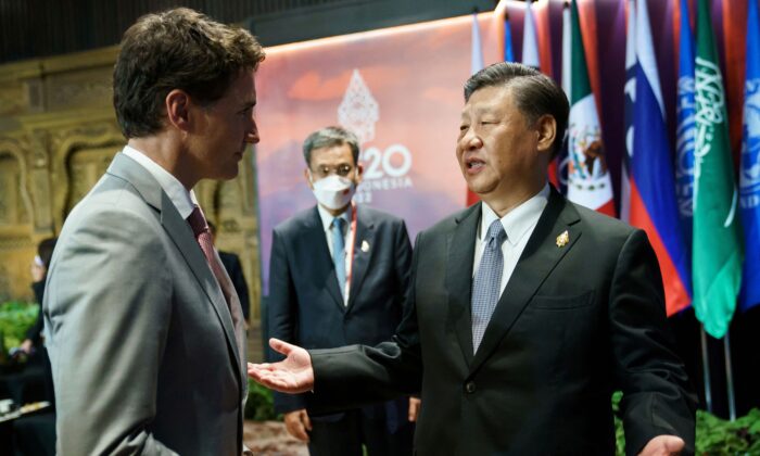 2022 年 11 月 16 日，中国国家主席习近平在印度尼西亚巴厘岛举行的 G20 峰会期间与加拿大总理贾斯汀·特鲁多会谈。（亚当·斯科蒂/总理办公室/路透社的讲义）