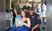 Texas Police Officer Helps Deliver Baby After Hearing Screams From Woman in Labor Outside Station