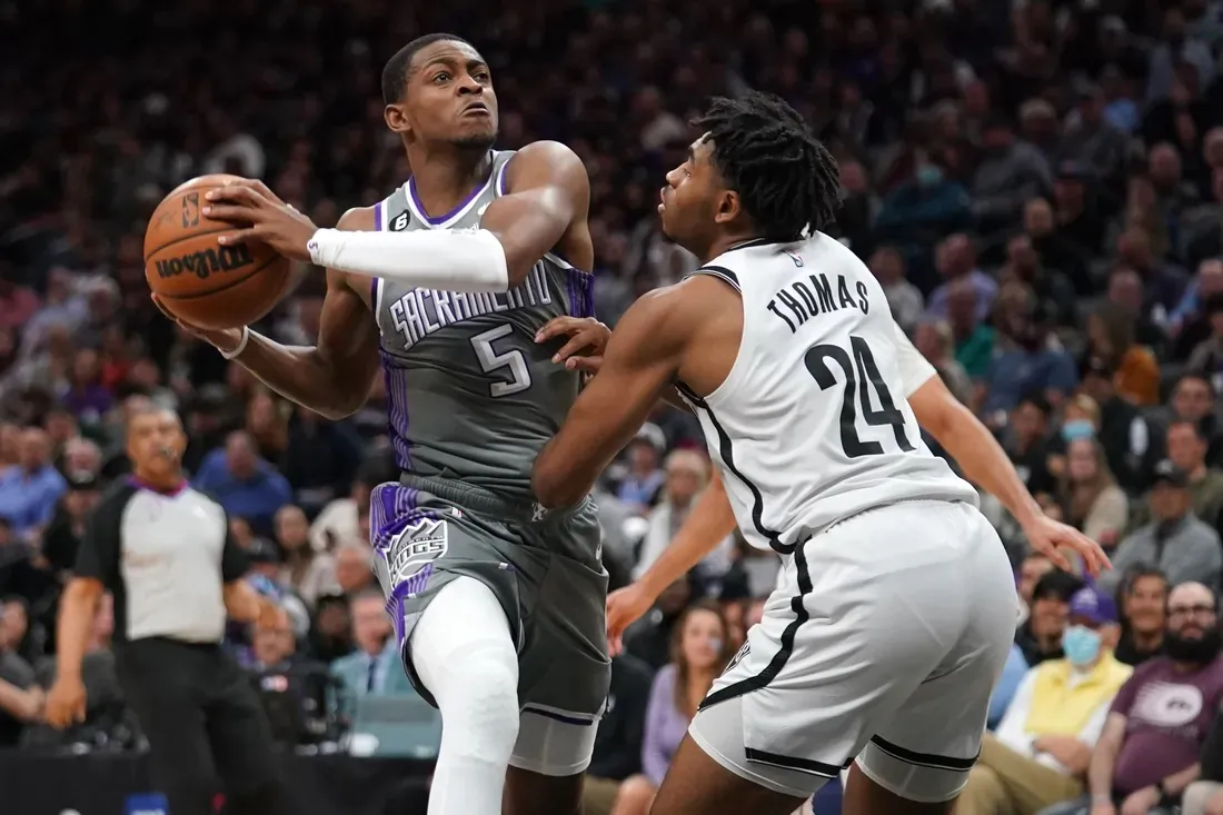 Sacramento Kings guard De'Aaron Fox (5) drives to the hoop next to Brooklyn Nets guard Cam Thomas (24) in the third quarter at the Golden 1 Center in Sacramento, Calif., on Nov 15, 2022. (Cary Edmondson/USA TODAY Sports via Field Level Media)