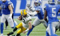Rodgers, NFL Players Urge League to Nix Turf, Go With Grass