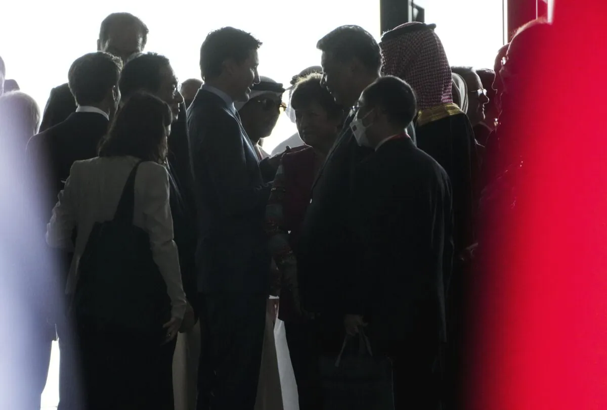 Prime Minister Justin Trudeau (centre L) and Chinese Leader Xi Jinping, (centre R) join fellow leaders as they arrive at the G20 leaders summit in Bali, Indonesia, on Nov. 15, 2022. (The Canadian Press/Sean Kilpatrick)