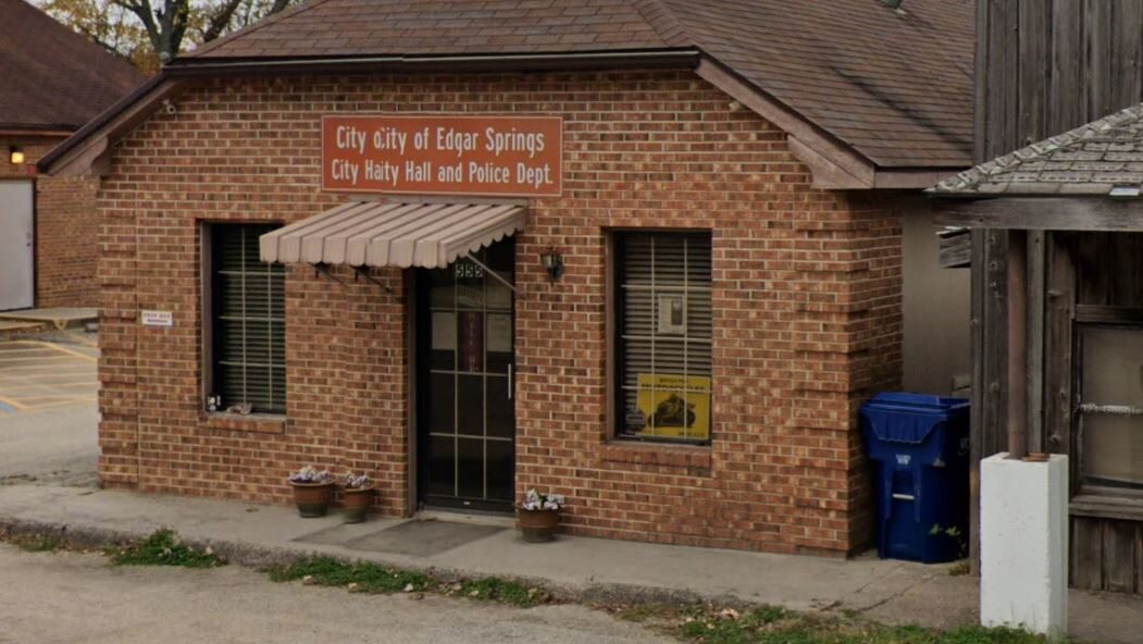 Missouri Town Must Pay $600 Attorney Fees for Banning Resident From City Hall - Vimarsana News