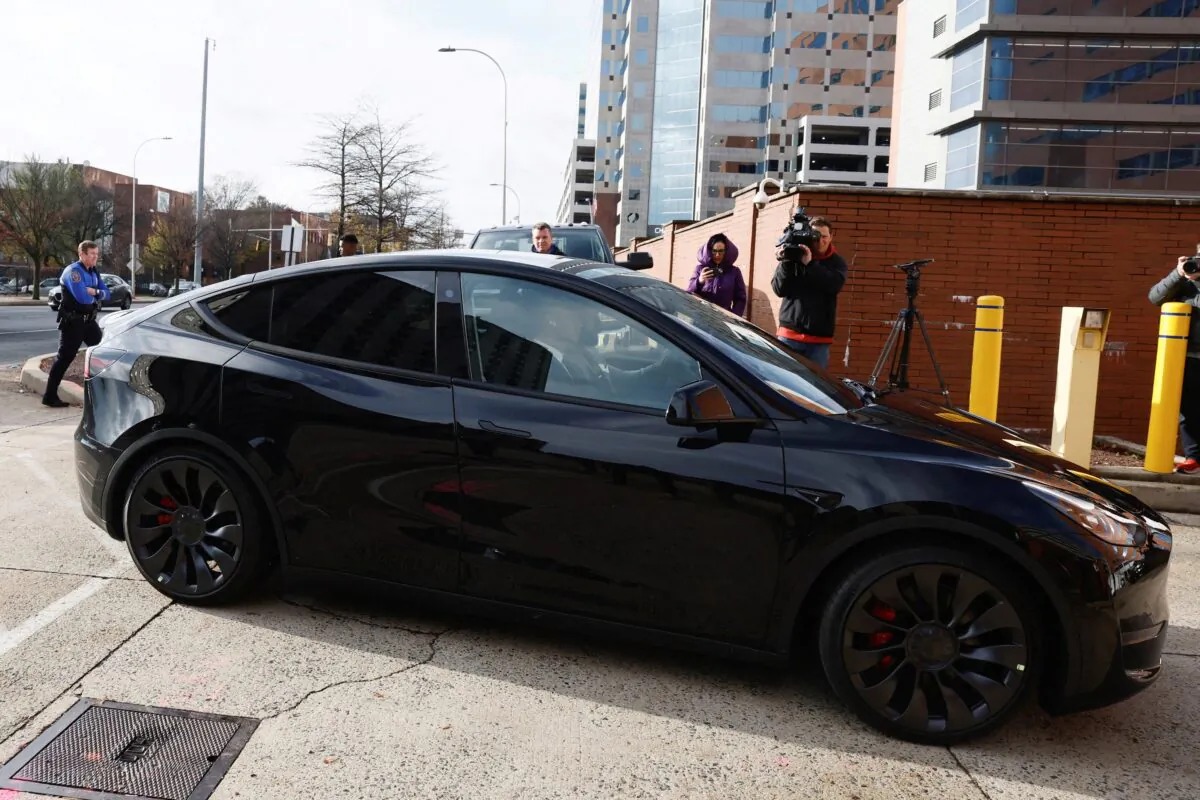 Elon Musk, Chief Executive Officer (CEO) of SpaceX, Tesla and Twitter, arrives to a trial regarding his Tesla pay package at the Delaware Court of Chancery in Wilmington, Del., on Nov. 16, 2022. (Evelyn Hockstein/Reuters)