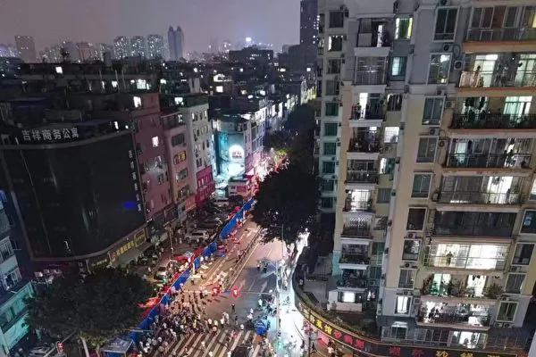 On Nov. 14, protests broke out in various subdistricts in Haizhu District of China's southern megacity Guangzhou. Protesters took to the street, tore down barricades, and confronted local officials and police. (Photo Credit: Anonymous)