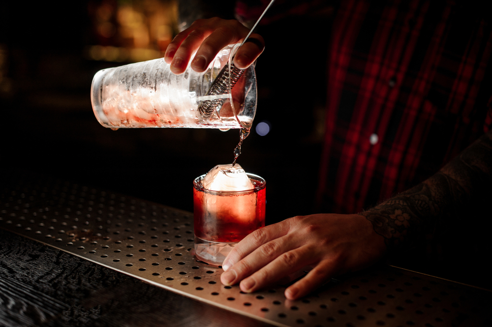 Bartender,Pouring,A,Delicious,Boulevardier,Cocktail,From,The,Measuring,Cup