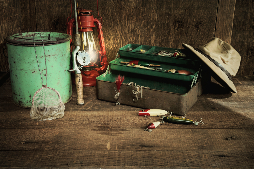 Vintage,Fishing,Rod,And,Equipment,And,Lantern,On,Grungy,Wood