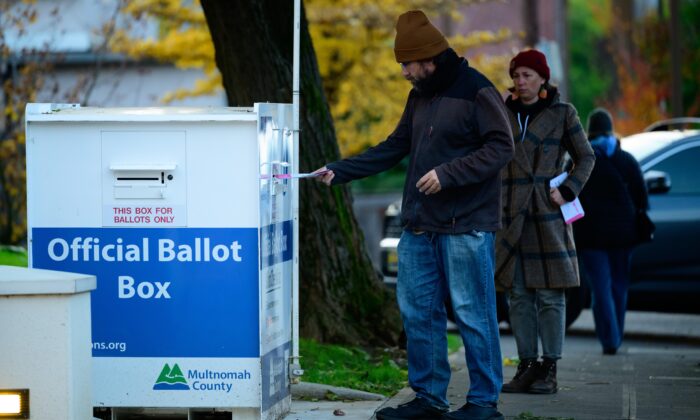 Ballot early voting 1244623019