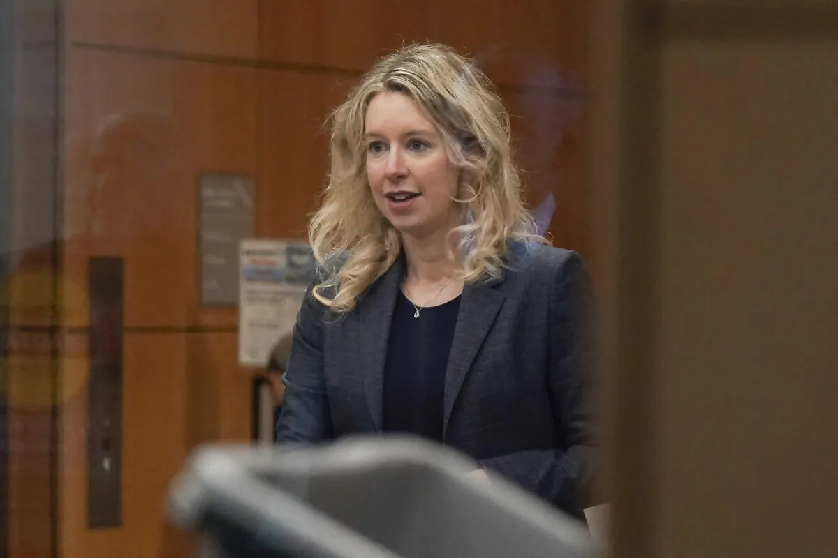 Former Theranos CEO Elizabeth Holmes arrives at federal court in San Jose, Calif., on Oct. 17, 2022. (Jeff Chiu/AP Photo)