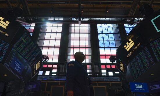 Stocks End Higher on Wall Street but Still Fall for the Week