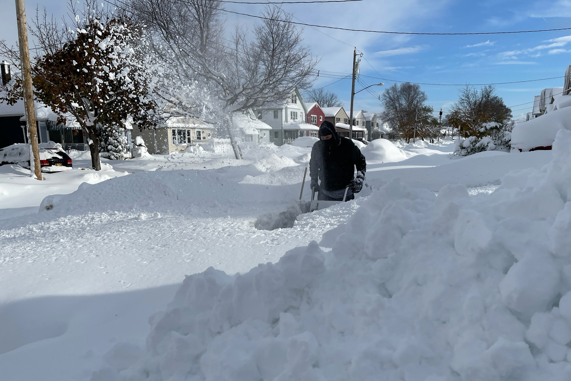 Massive Snowfall Buries Cars, Keeps Falling in Western NY - Vimarsana News