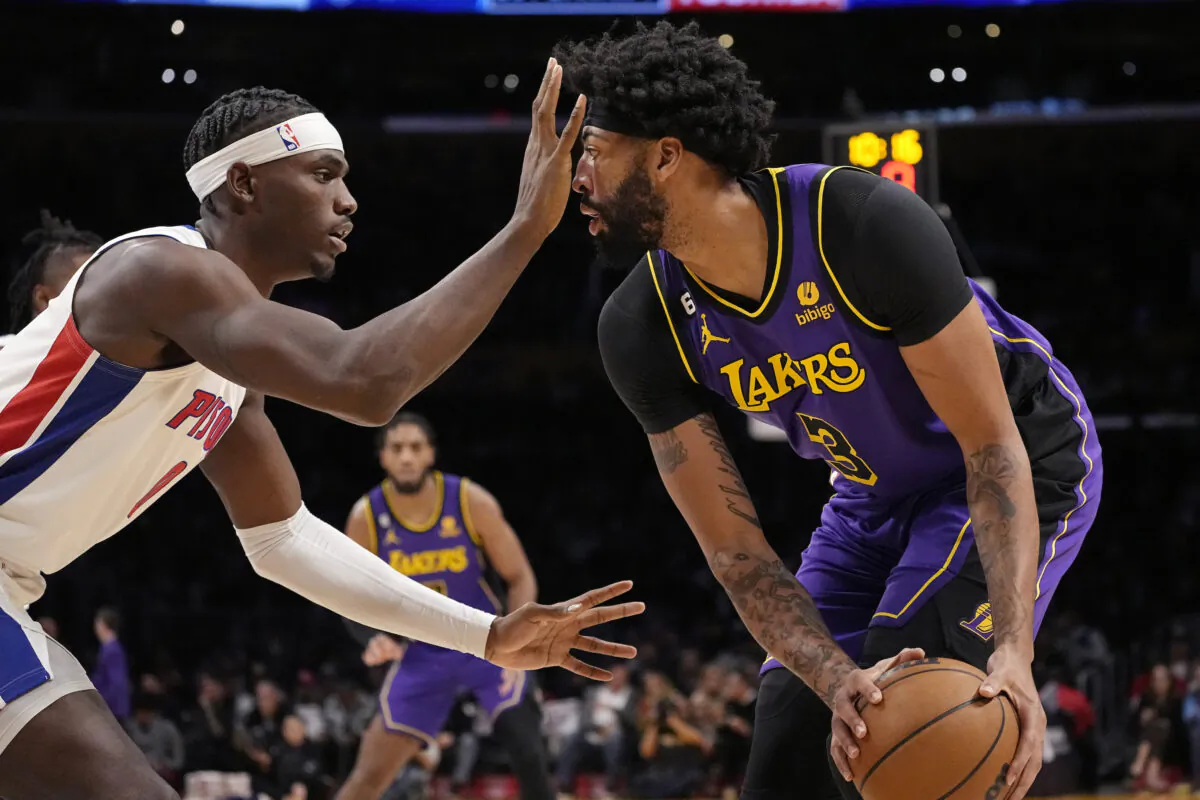 Los Angeles Lakers forward Anthony Davis, right tries to get by Detroit Pistons center Jalen Duren during the first half of an NBA basketball game in Los Angeles, on Nov. 18, 2022. (Mark J. Terrill/AP Photo)