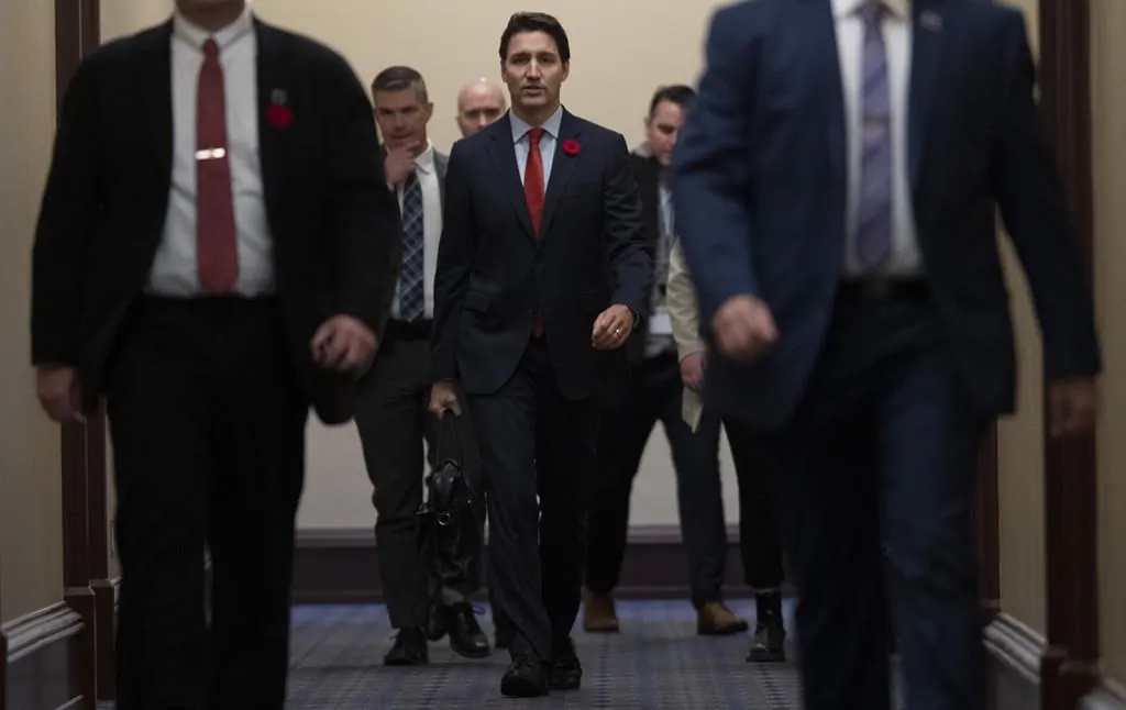 Prime Minister Justin Trudeau makes his way to a cabinet meeting on Parliament Hill In Ottawa on Nov. 3, 2022. (The Canadian Press/Adrian Wyld)