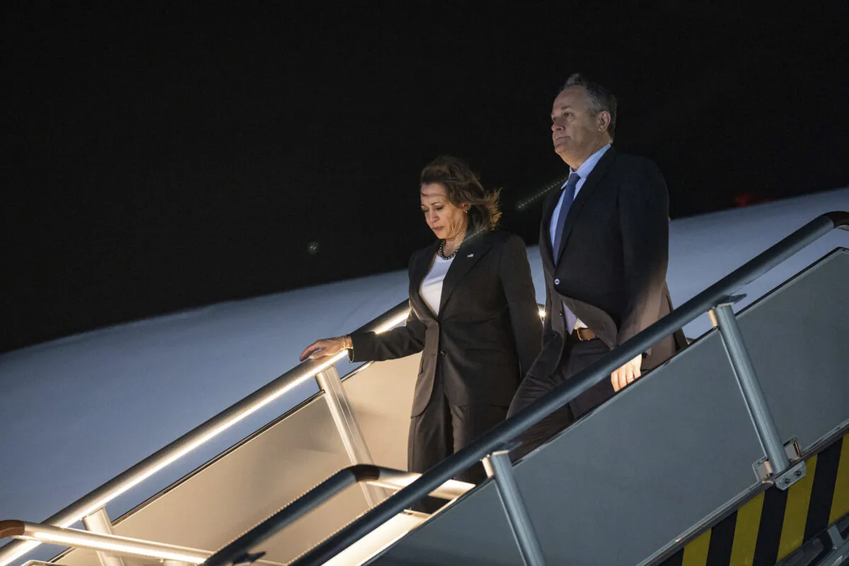 Vice President Kamala Harris and her husband Doug Emhoff arrive at Ninoy Aquino International Airport in Manila, Philippines, on Nov. 20, 2022. (Haiyun Jiang/The New York Times, Pool)
