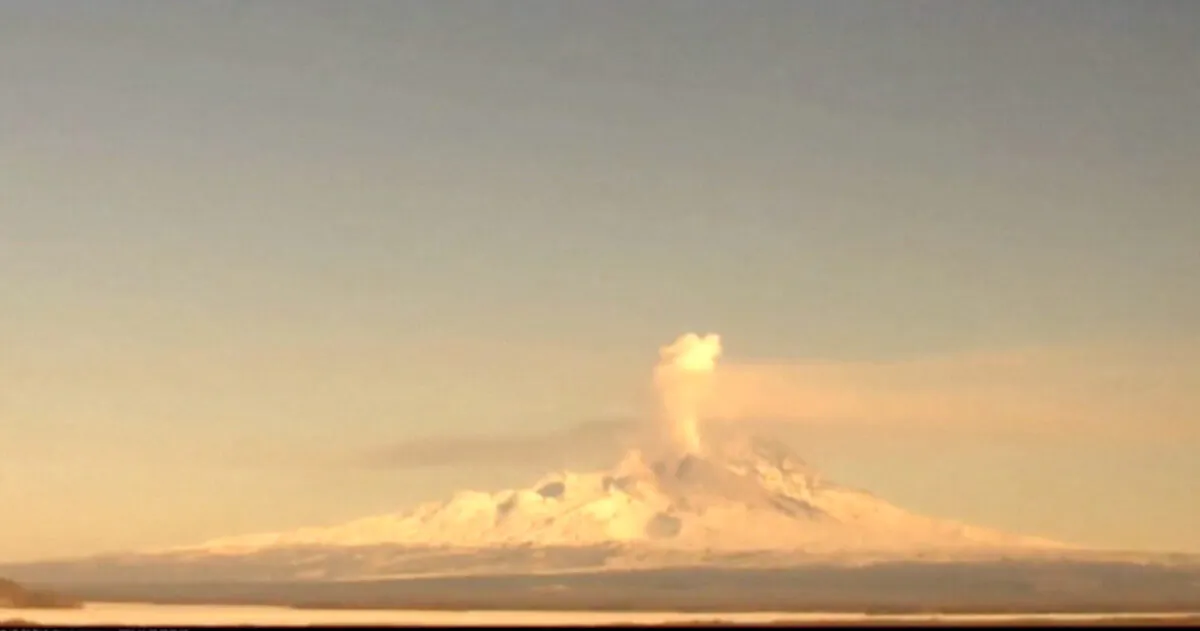The Shiveluch volcano erupts smoke on the Kamchatka Peninsula, Russia, on Nov. 20, 2022, in a still from video. (Geophysical Service of the Russian Academy of Sciences via Reuters/Screenshot via NTD)
