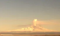 2 Volcanoes Rumble Into Action in Russia’s Far East