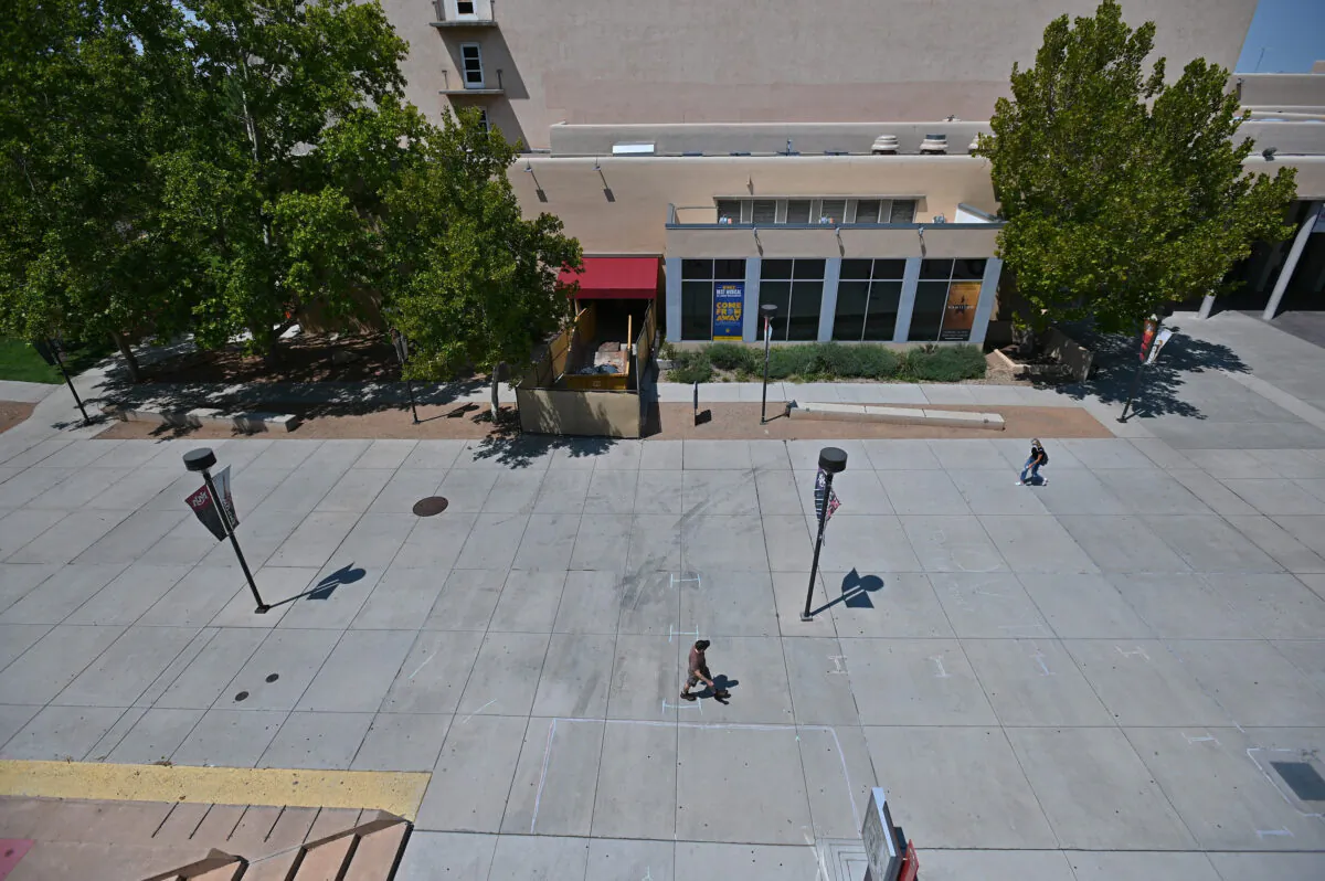 Two students walk on campus as classes begin at the University of New Mexico in Albuquerque, N.M., on Aug. 17, 2020. (Sam Wasson/Getty Images)