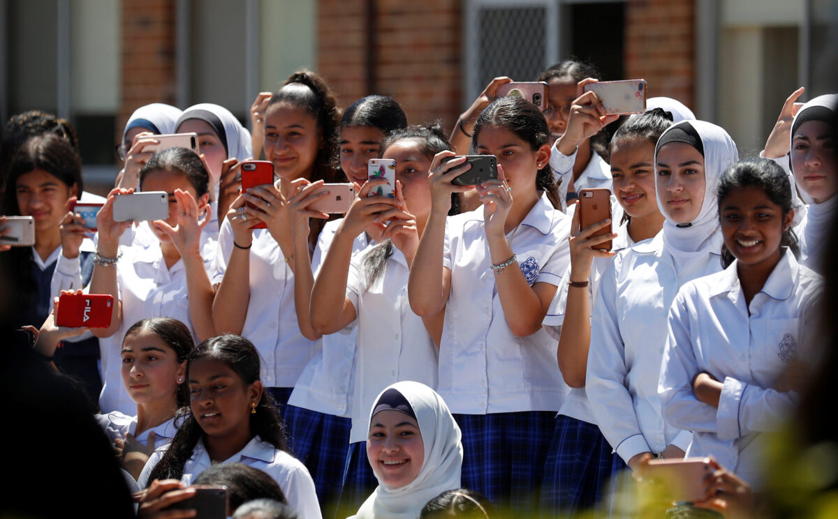 NextImg:'Everyone Will Have to Comply': Students to Be Banned from Smartphone Use During Class