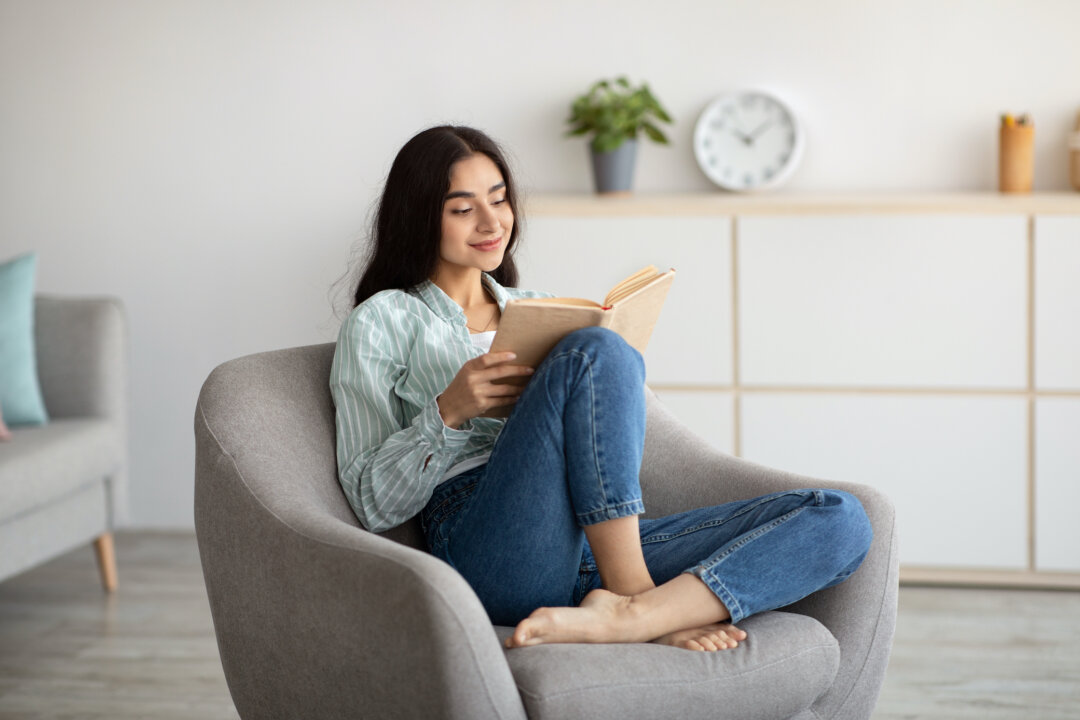 Instead of scrolling through tweets and feeds, read a book. (Prostock-studio/Shutterstock)