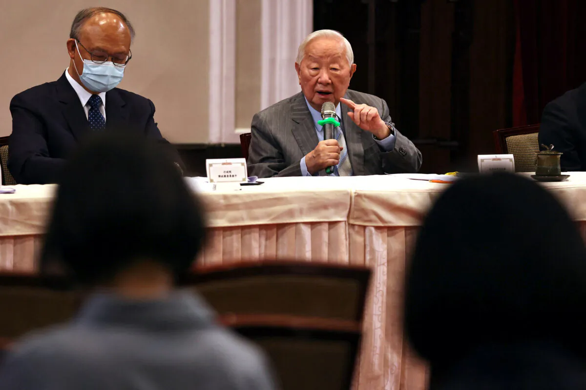 Taiwan's APEC representative and TSMC founder Morris Chang speaks at a news conference after his return to Taipei, Taiwan, on Nov. 21, 2022. (Ann Wang/Reuters)