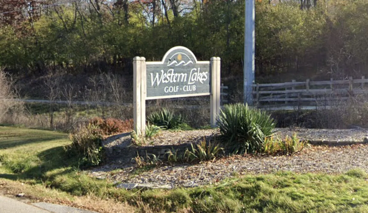 Signage outside the Western Lakes Golf Club in Pewaukee, Wis., in November 2022. (Google Maps/Screenshot via NTD)