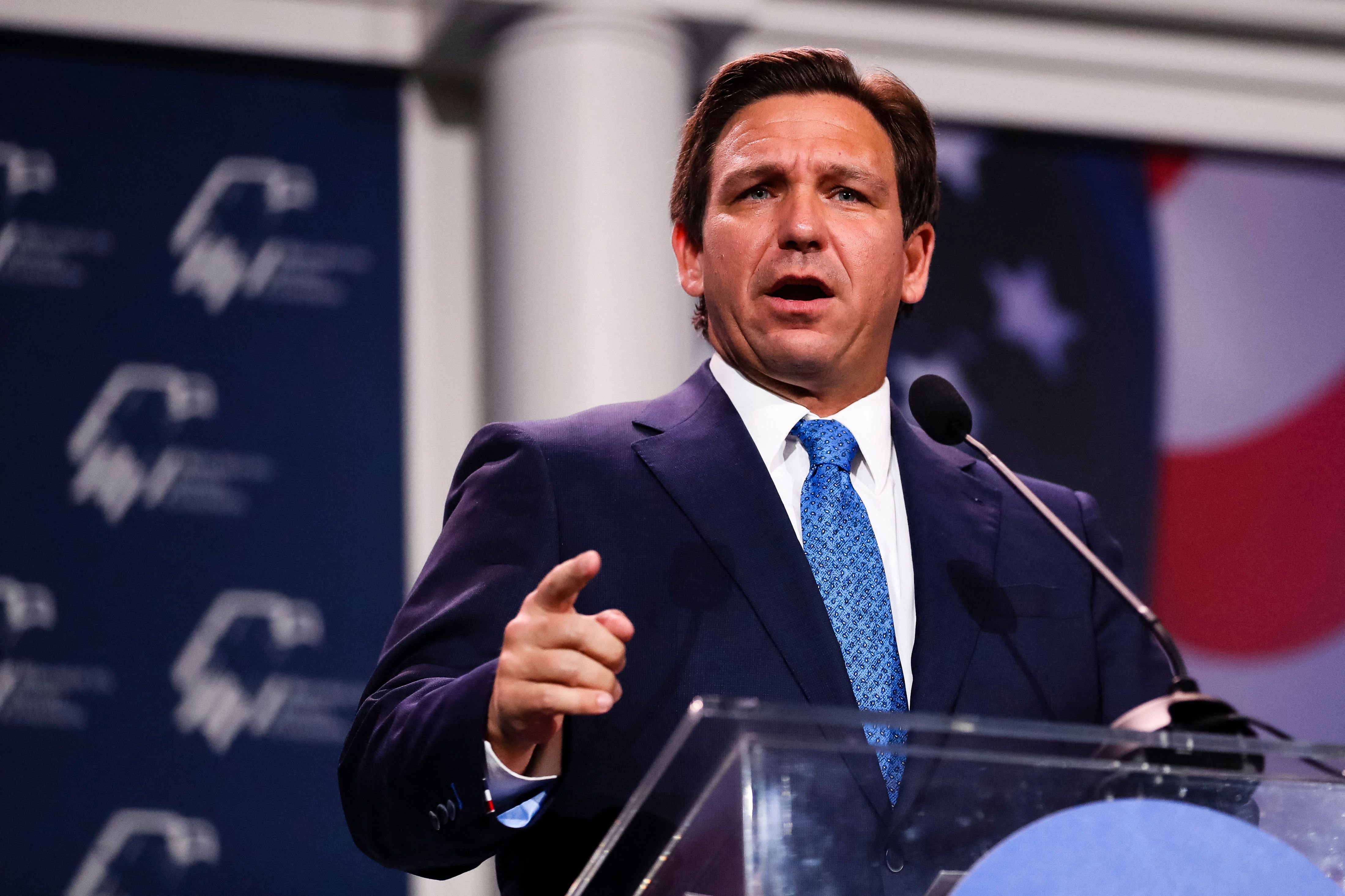 DeSantis Admin Threatens to Suspend Licenses of Businesses Not Checking For Illegal Alien Employees - Vimarsana News