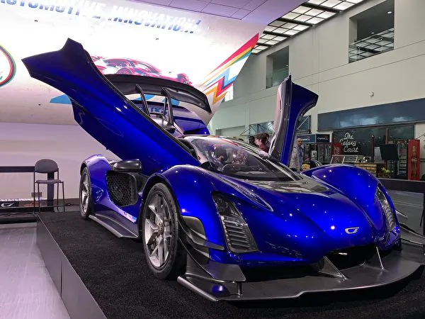 Czinger 21C at the Los Angeles Auto Show's 115th-anniversary edition at the LA Convention Center on Nov. 18, 2022. (Linda Jiang/The Epoch Times)