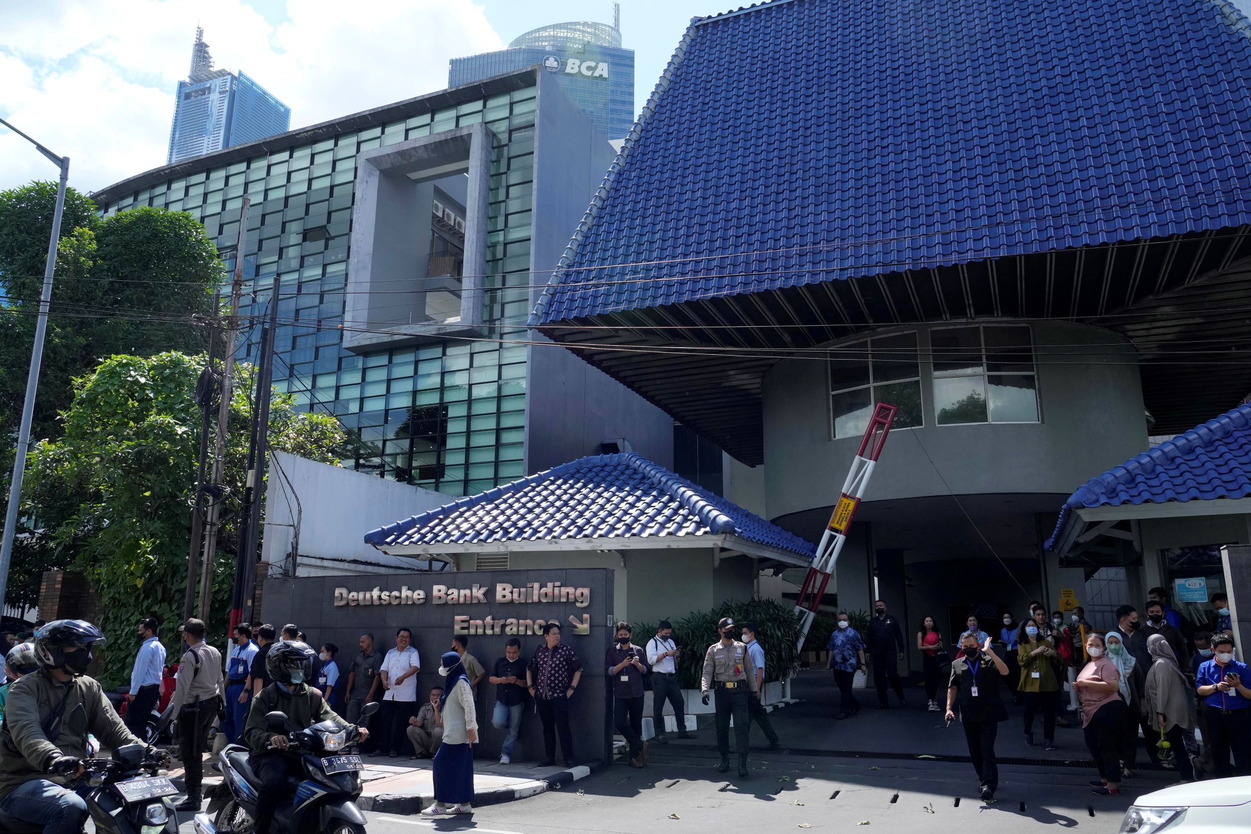 Strong Quake Topples Houses in Indonesia's Java; 56 Dead - Vimarsana News