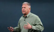 Apple Exec Deletes Twitter Account but Tech Giant, CEO Still Active on Platform