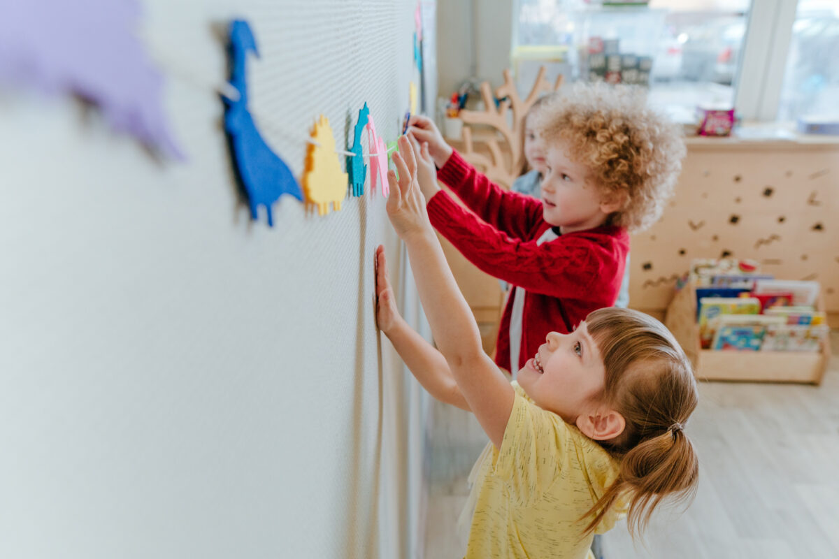 The year of development between the average 5-year-old and the average 6-year-old can make all the difference in attention span, patience, and the ability to learn in a formal didactic setting. (lithiumcloud/Getty Images)