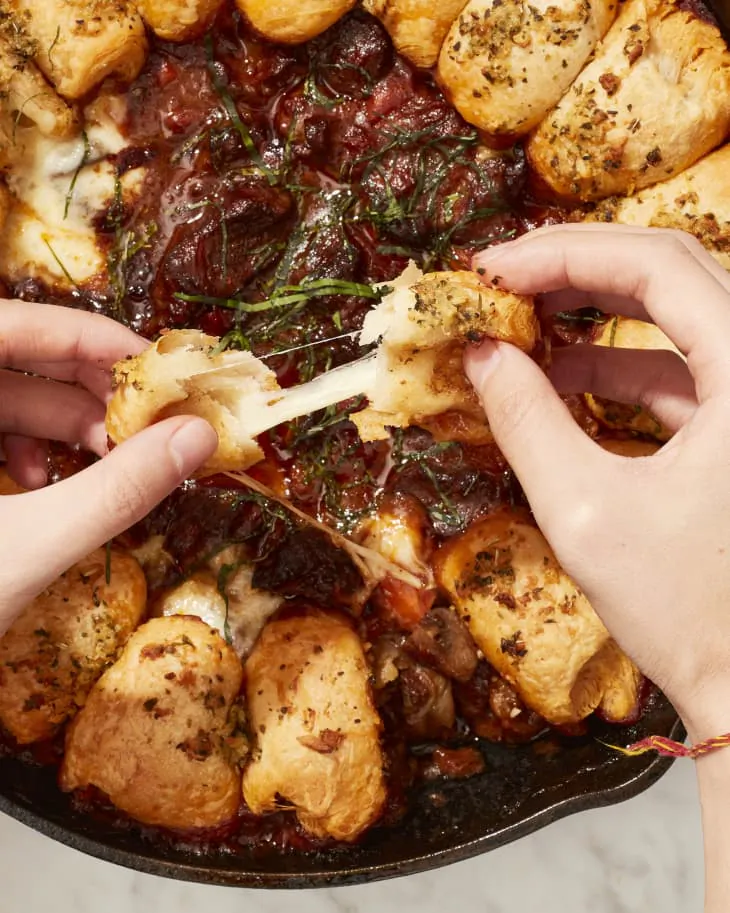 Cheese garlic-butter bread bombs are the ultimate dinner upgrade. (Yunhee Kim/TNS)